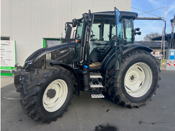 Valtra G135 H - Farm tractor