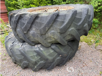  Pirelli 20.8 R 38 Traktordäck med Fälgbanor 20.8 R 38 - Wheel and tire package