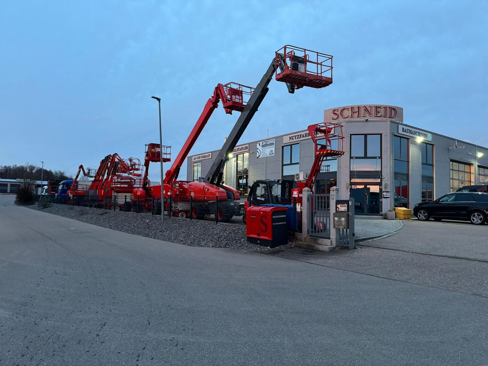 Schneid Nutzfahrzeuge GmbH & CO. KG - vehicles for sale undefined: picture 1