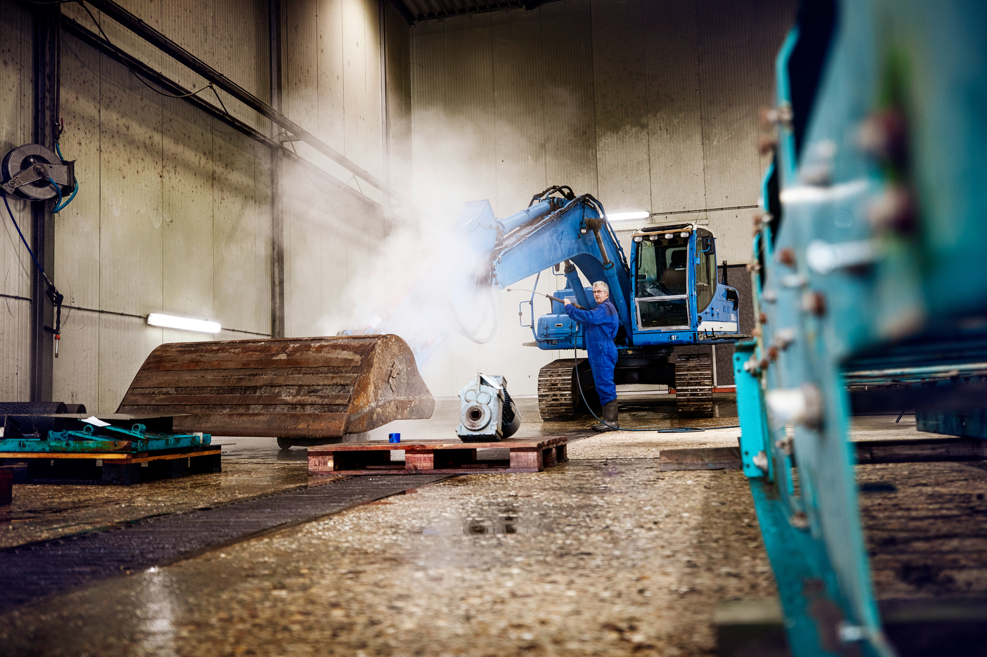 PRIMA Equipment B.V. - Construction machinery KOMATSU WA100 undefined: picture 2