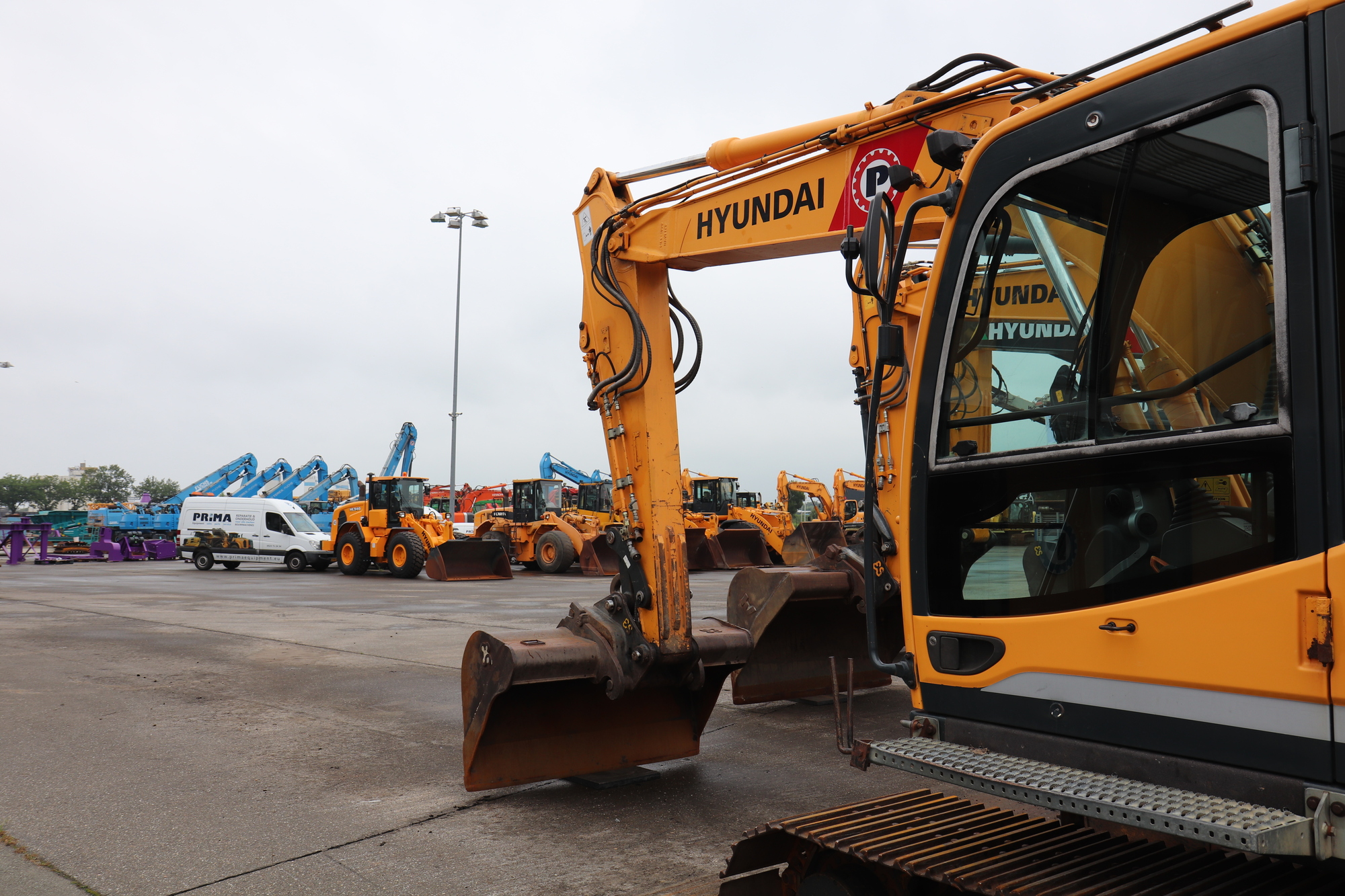 PRIMA Equipment B.V. - Construction machinery KOMATSU WA100 undefined: picture 7