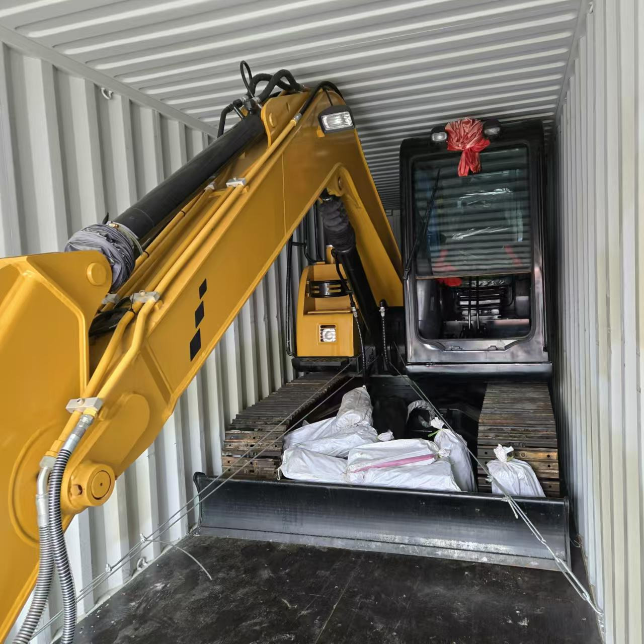 Toaks International Trading Company - Construction machinery - Year: 2016, 2-axle, air conditioner undefined: picture 16