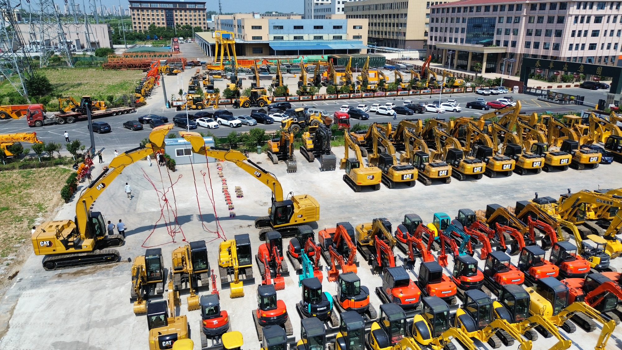 Toaks International Trading Company - Construction machinery - Year: 2016, 2-axle, air conditioner undefined: picture 1