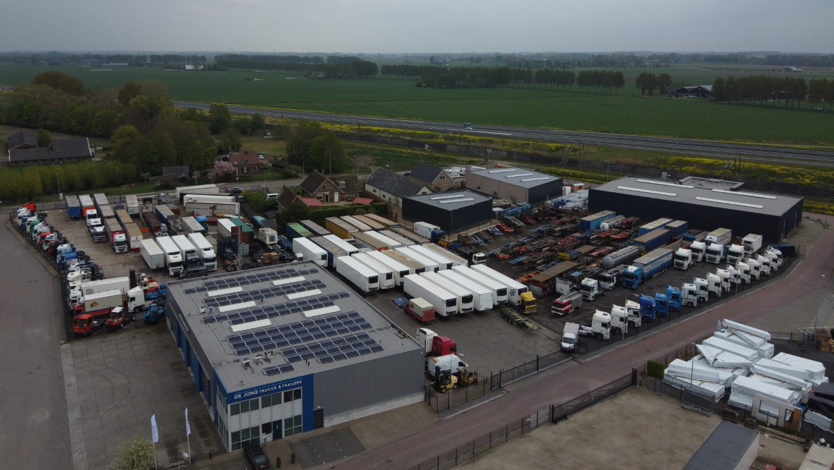 De Jong Trucks & Trailers - vehicles for sale undefined: picture 1