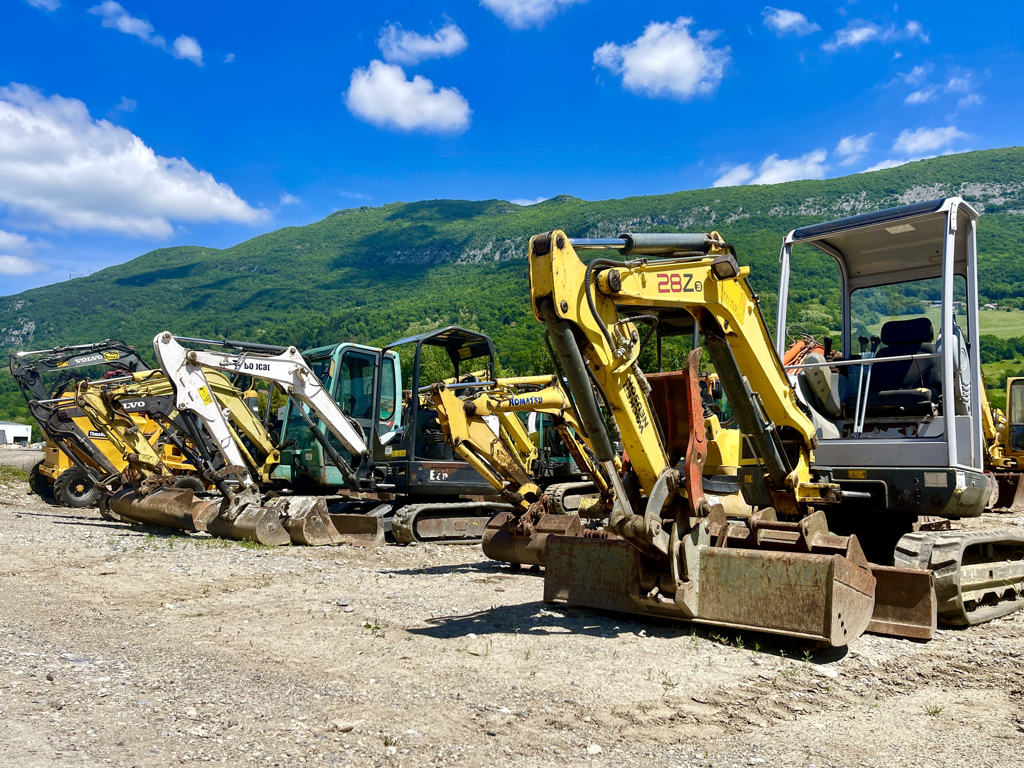 DB EQUIPMENT - Trucks RENAULT - 8x4 undefined: picture 4