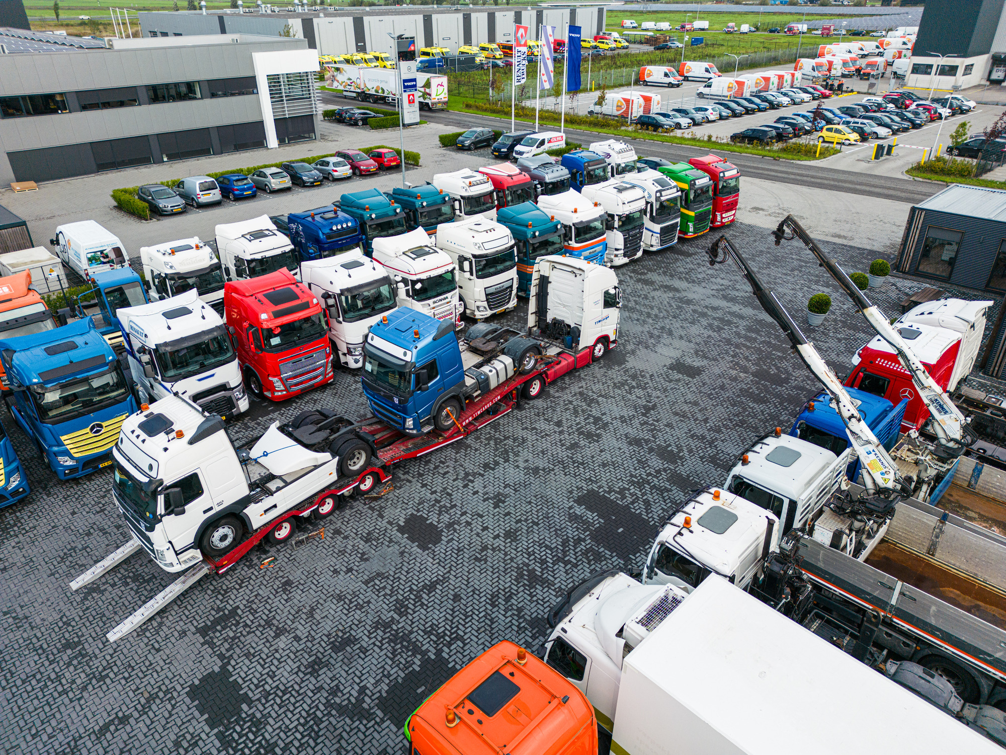 LVS Used TRUCKS - Trucks undefined: picture 3
