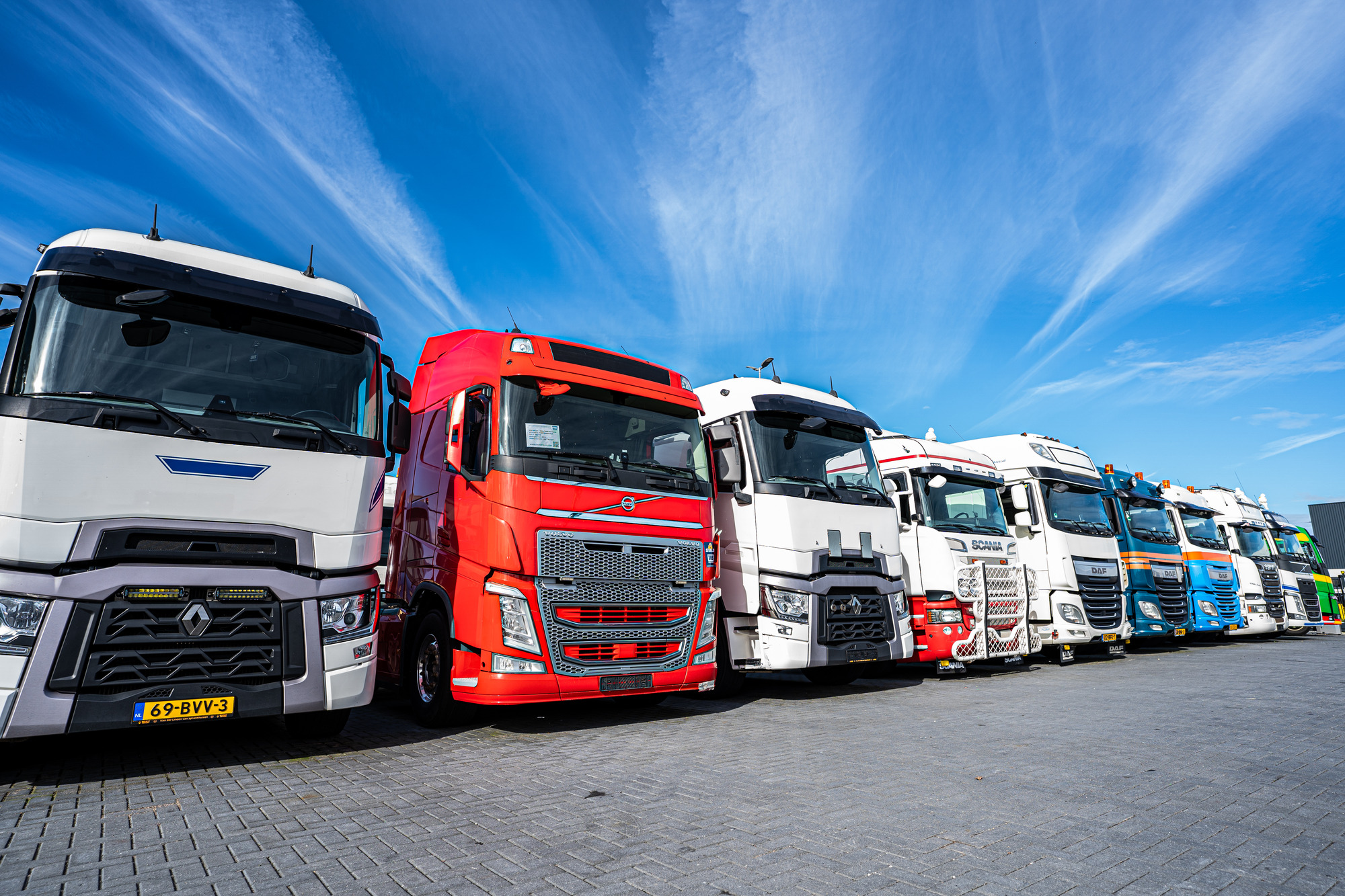 LVS Used TRUCKS - Trucks undefined: picture 1