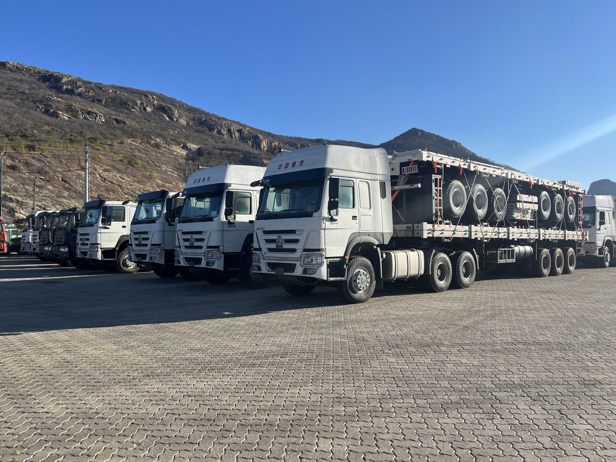 Qingdao Higher Weight Trade Co. LTD - Trucks SINOTRUK - 6x4, Euro 3, air conditioner undefined: picture 4