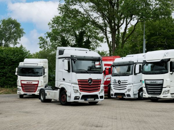 Hesselink Trucks B.V. - vehicles for sale undefined: picture 2