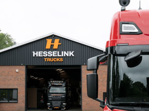 Hesselink Trucks B.V. - vehicles for sale undefined: picture 1