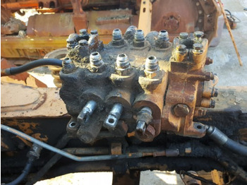 Hydraulic valve CASE