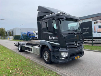 Container transporter/ Swap body truck Mercedes-Benz Antos 1927 2016 renova wissellaadbak systeem: picture 2