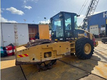 Compactor CATERPILLAR