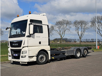 Container transporter/ Swap body truck MAN 26.440 TGX XXL 6X2-4 STEER AXLE: picture 2