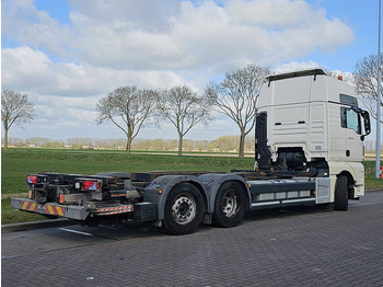 Container transporter/ Swap body truck MAN 26.440 TGX XXL 6X2-4 STEER AXLE: picture 3