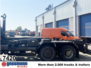 Hook lift truck
