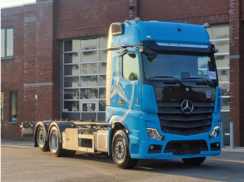 Container transporter/ Swap body truck MERCEDES-BENZ Actros 2553