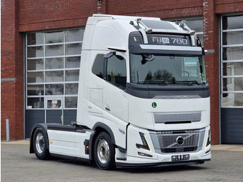 Tractor unit VOLVO FH16