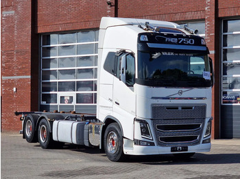 Container transporter/ Swap body truck VOLVO FH16 750