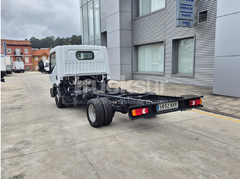 Cab chassis truck NISSAN NT 400: picture 5