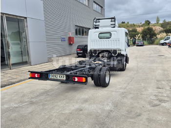 Cab chassis truck NISSAN NT 400: picture 4