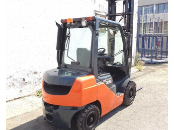 Diesel forklift Toyota 06-8 FD 25 F: picture 2