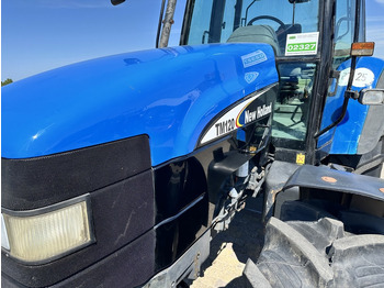 Farm tractor New Holland 8260: picture 2