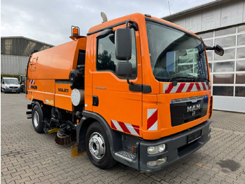 Road sweeper MAN