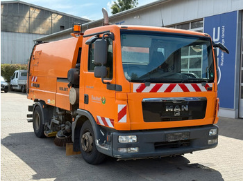 Road sweeper MAN