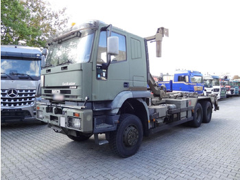 Hook lift truck