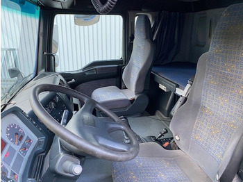 Interior photo 2: Cab chassis truck MAN TGA 26.480 6x4 FDLK TGA 26.480 6x4 FDLK, Winterdienstausstattung Interior photo 2: Cab chassis truck MAN TGA 26.480 6x4 FDLK TGA 26.480 6x4 FDLK, Winterdienstausstattung