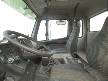 Interior photo 1: Cab chassis truck Mercedes-Benz SK 1824 AK 4x4 SK 1824 AK 4x4 Chassis