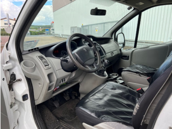 Renault Trafik 2.0 dCi115 4x2 Trafik 2.0 dCi115 4x2, Krankentransporter on lease Renault Trafik 2.0 dCi115 4x2 Trafik 2.0 dCi115 4x2, Krankentransporter: picture 5