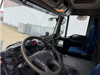 Interior photo 1: Tipper Trakker AD260T45W 6x6 Trakker AD260T45W 6x6, Bordmatik