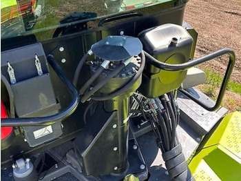 Farm tractor CLAAS Xerion 4200 Trac VC: picture 5