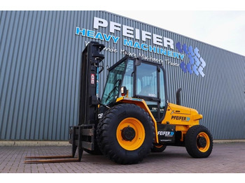 Rough terrain forklift JCB