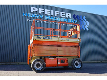 Scissor lift JLG