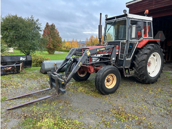 Farm tractor INTERNATIONAL