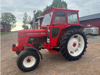 Farm tractor INTERNATIONAL