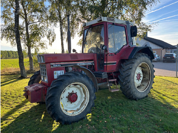 Farm tractor INTERNATIONAL