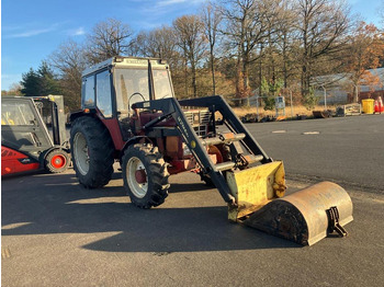 Farm tractor INTERNATIONAL