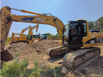 Crawler excavator CATERPILLAR 318