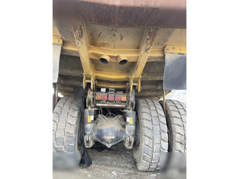 Rigid dumper/ Rock truck 2011 KOMATSU HD465-7: picture 4