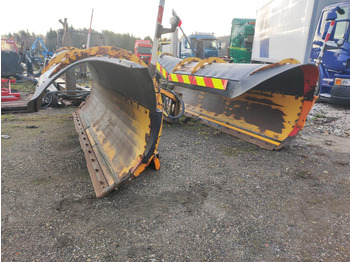 Snow removal vehicle