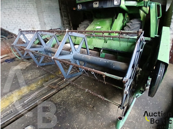 Combine harvester for transportation of food John Deere 1055: picture 5