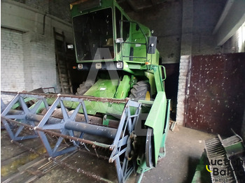 Combine harvester for transportation of food John Deere 1055: picture 3