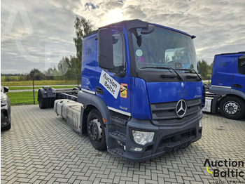 Cab chassis truck MERCEDES-BENZ Actros 1843