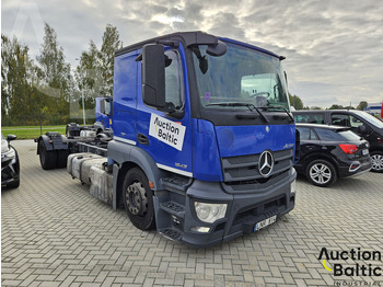 Cab chassis truck MERCEDES-BENZ Actros 1843