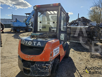 Diesel forklift Toyota E 811: picture 3