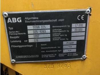 Asphalt paver ABG TITAN 325 and runs and runs: picture 5